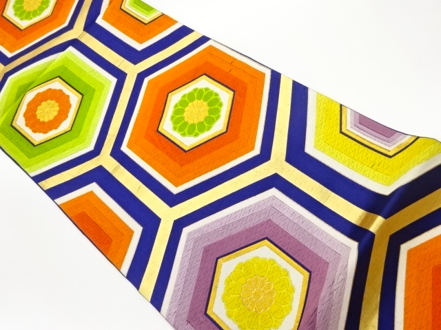 子持ち亀甲に菊模様織出し袋帯